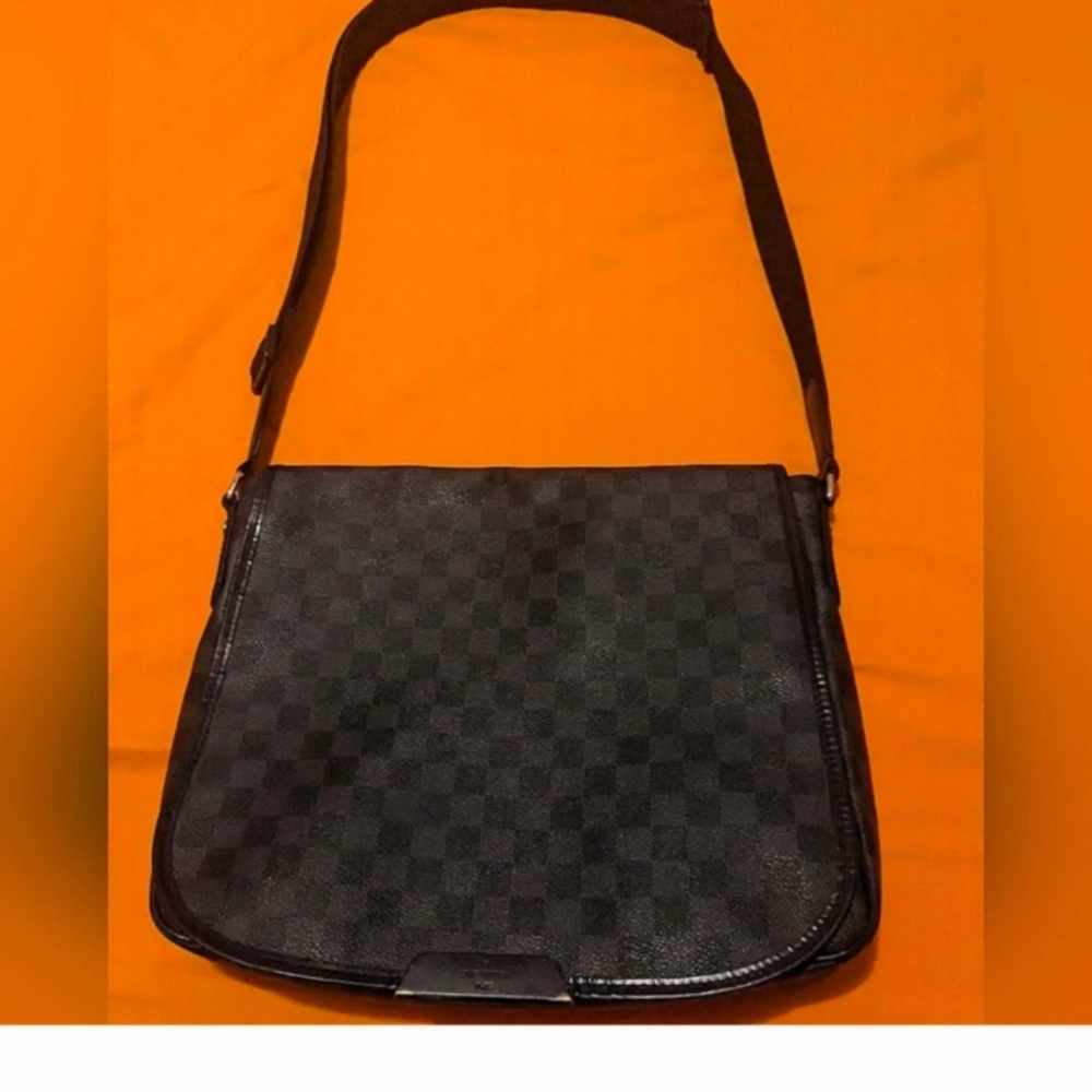 Louis Vuitton Damier Graphite Messenger Bag